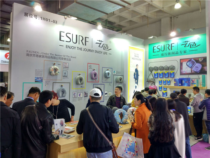 35屆北京禮品展客流嚴重超標，觀眾瘋狂圍堵充氣枕生產廠家“藝色”
