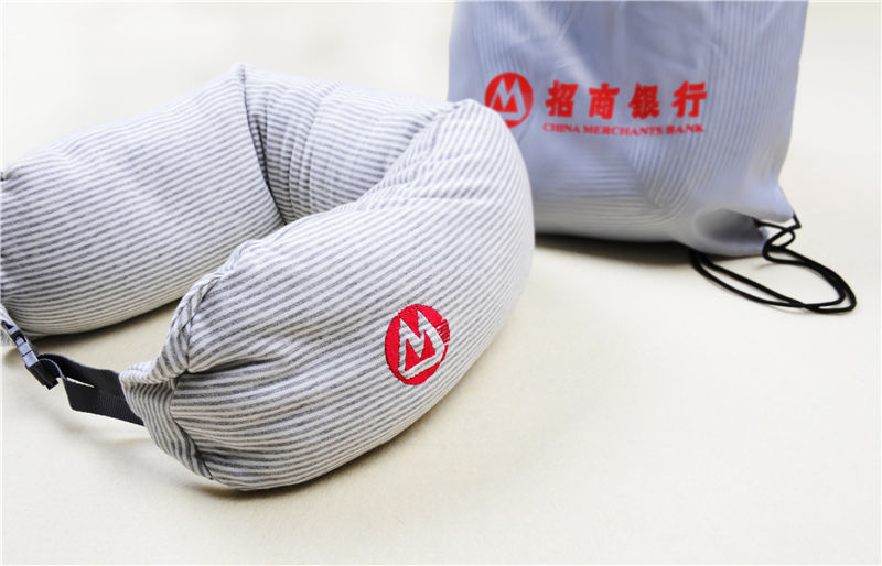 客戶回饋禮品的要點！看芳恩為招行定制便攜旅行枕！