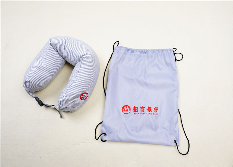 客戶回饋禮品的要點！看芳恩為招行定制便攜旅行枕！